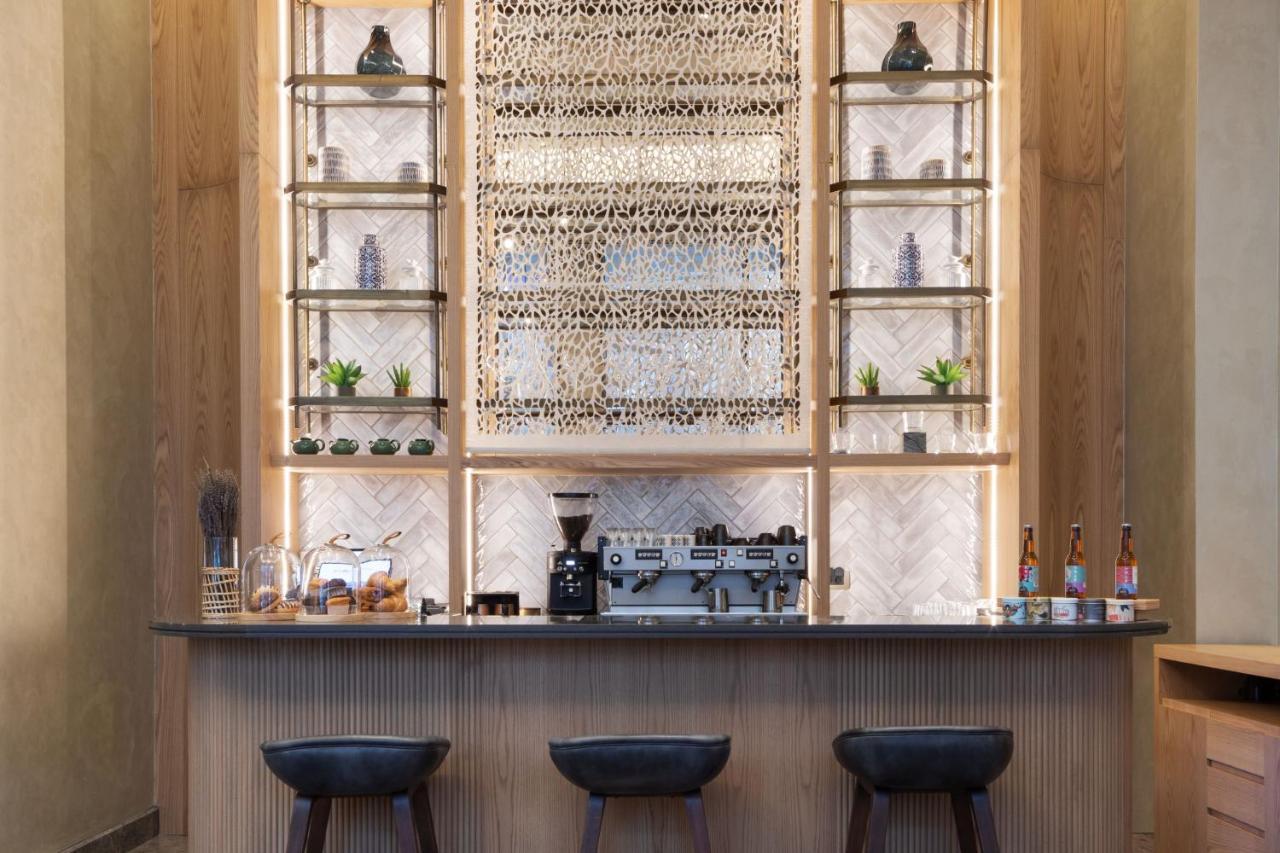 Hotel The Westin Istanbul Nisantasi Esterno foto The coffee bar at the lounge