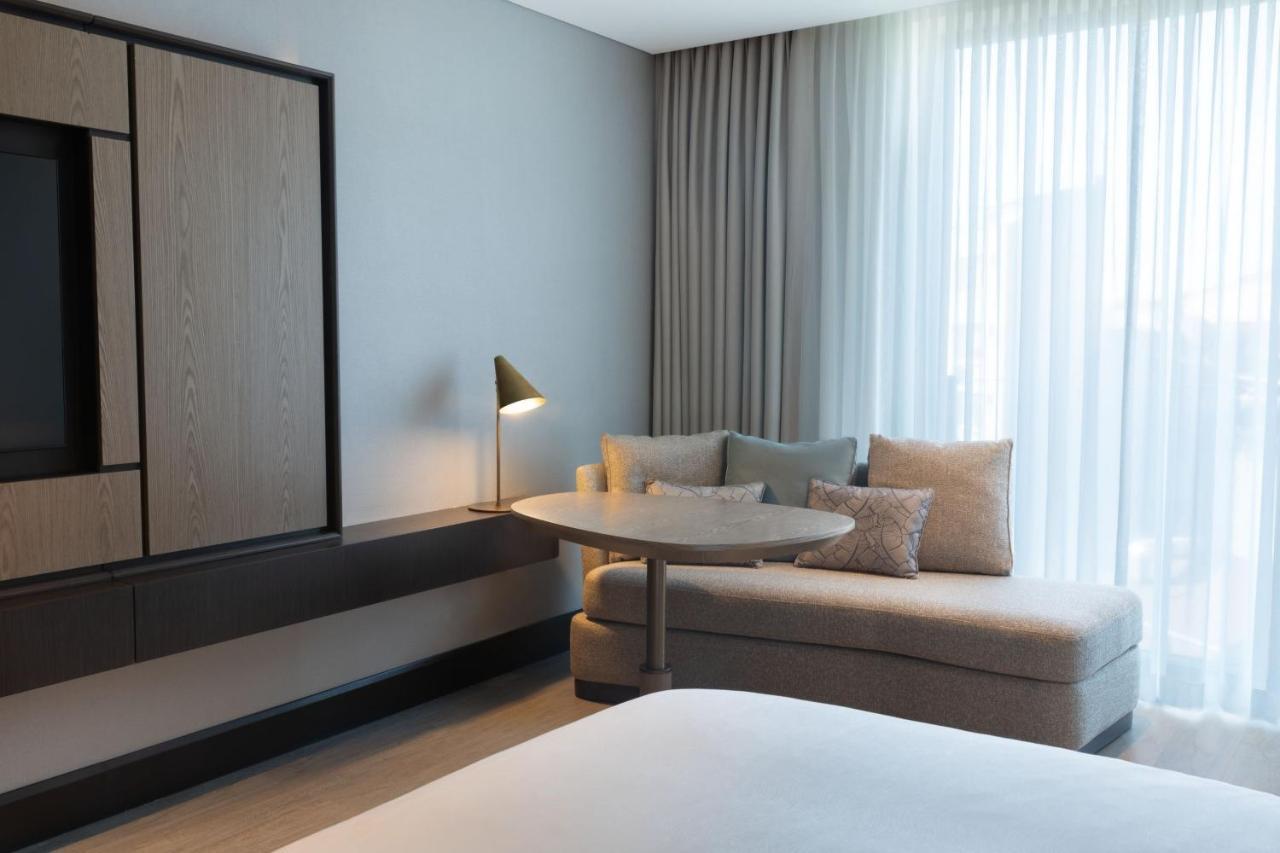 Hotel The Westin Istanbul Nisantasi Esterno foto A room at the hotel