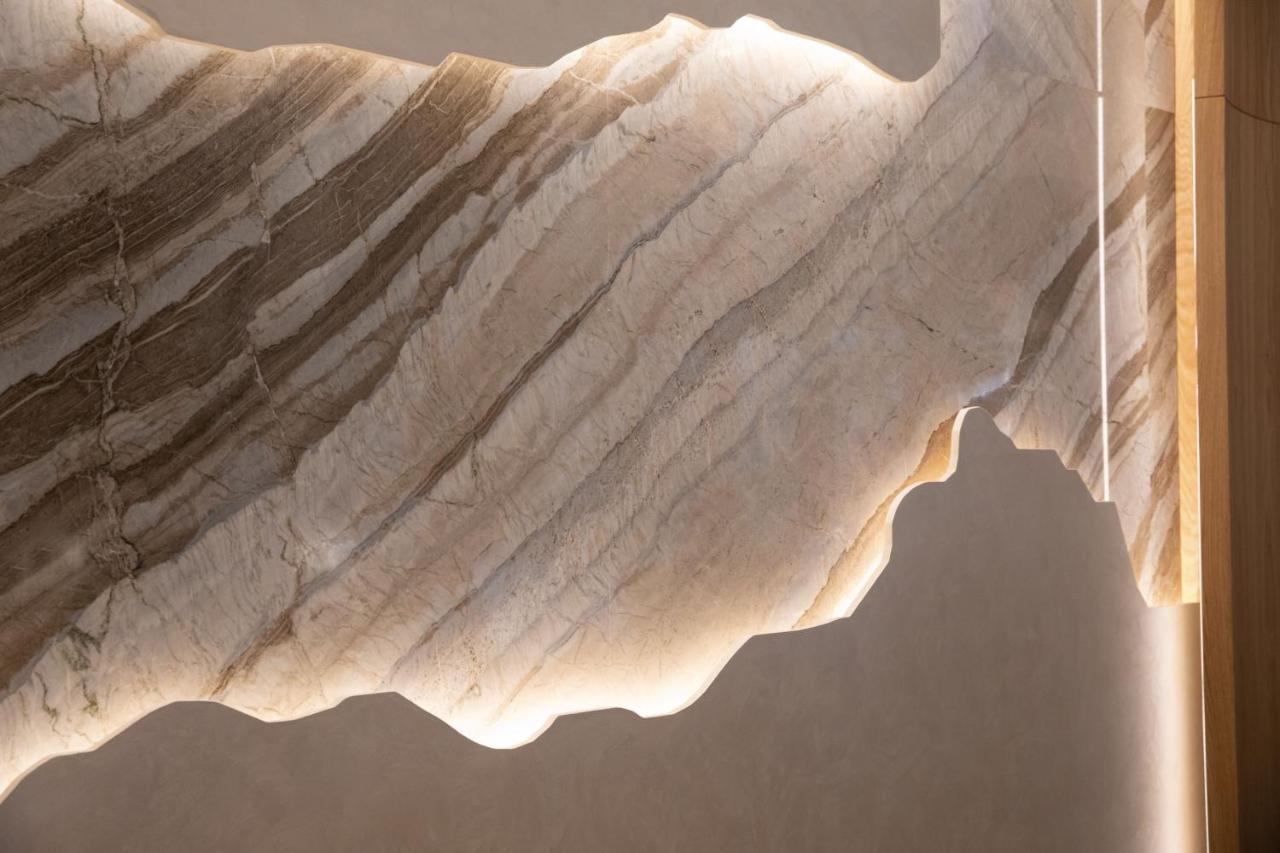 Hotel The Westin Istanbul Nisantasi Esterno foto Marble wall
